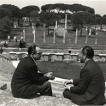 Con Salvador Moreno en Ostia. Hacia 1959